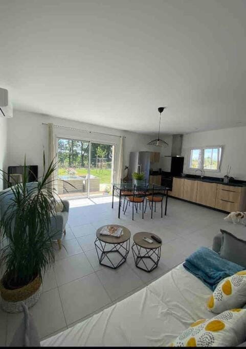 Repos, détente et cyclisme au coeur des vignes House in Nouvelle-Aquitaine