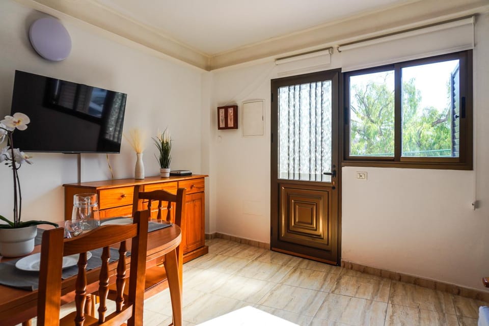 TV and multimedia, Living room, Dining area