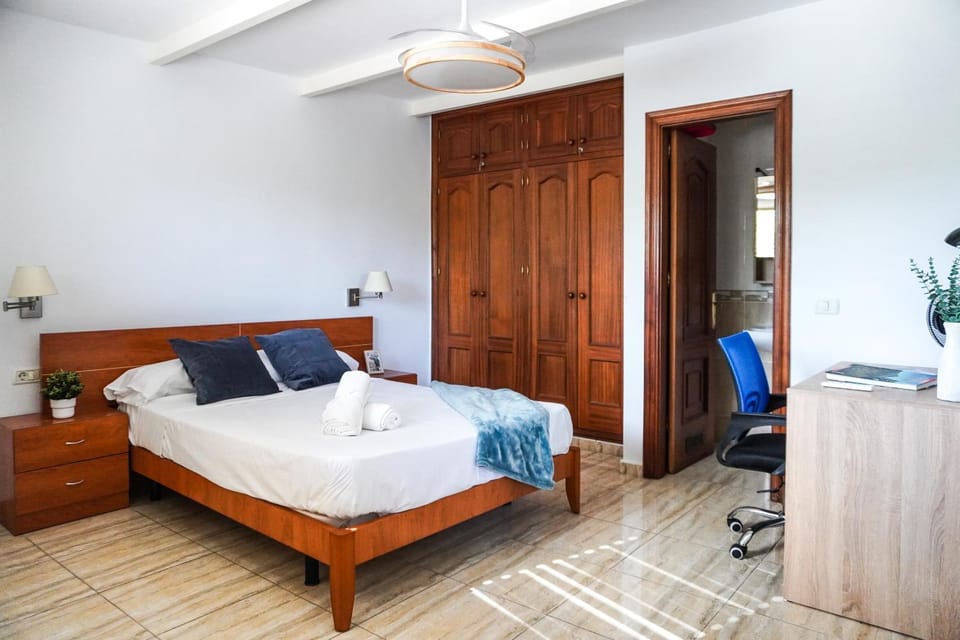 Bed, Photo of the whole room, Bedroom, hair dresser, wardrobe