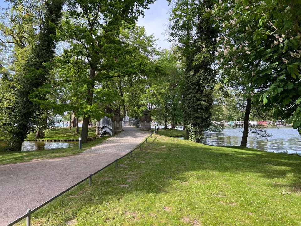 Nearby landmark, Neighbourhood
