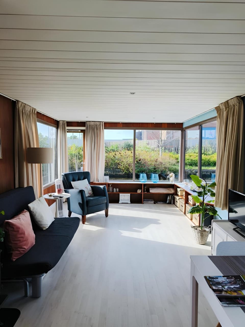 Living room, Seating area, Family