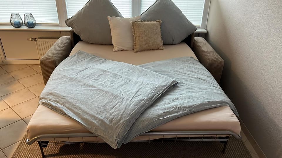 Bed, Living room