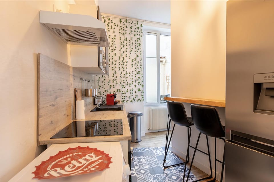 Kitchen or kitchenette