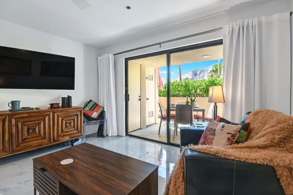 Modern Plaza Villas Oasis - Alice Lodging House in Palm Springs