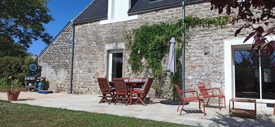 Patio, Spring, Day, BBQ facilities, Garden, Dining area, Garden view