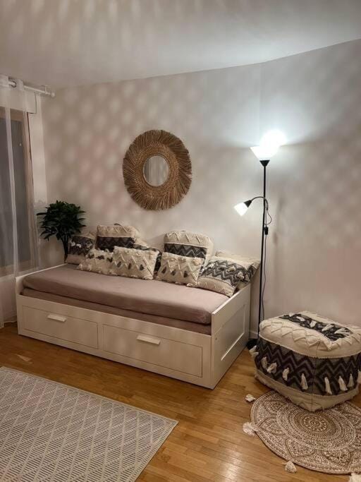 Bed, Living room, Seating area