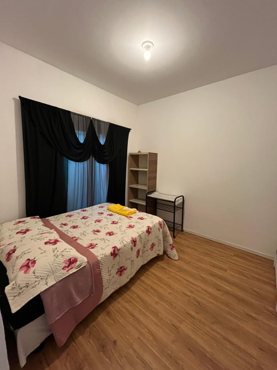 Bed, Photo of the whole room, Bedroom, microwave
