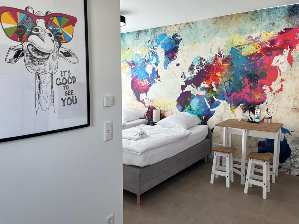 Bed, Photo of the whole room, Decorative detail, Bedroom, towels