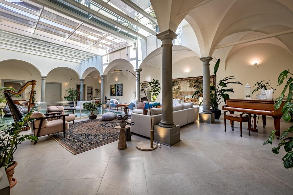 Living room, Seating area