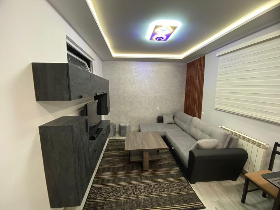 Communal lounge/ TV room, TV and multimedia, Living room, Seating area, Evening entertainment