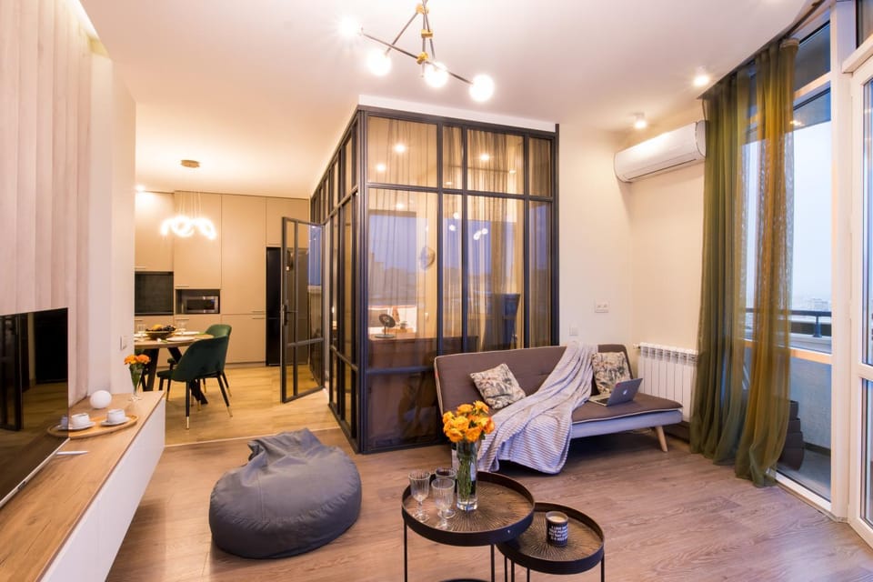 Bed, TV and multimedia, Living room, Seating area, Dining area, Evening entertainment