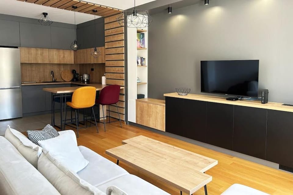 TV and multimedia, Kitchen or kitchenette, Living room, Seating area, Dining area