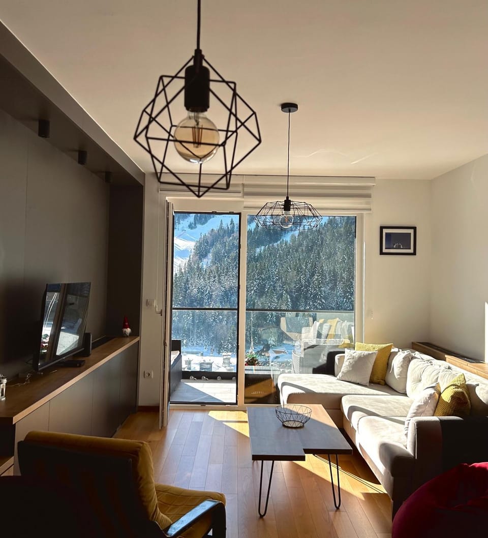 Natural landscape, TV and multimedia, Living room, Seating area, Mountain view
