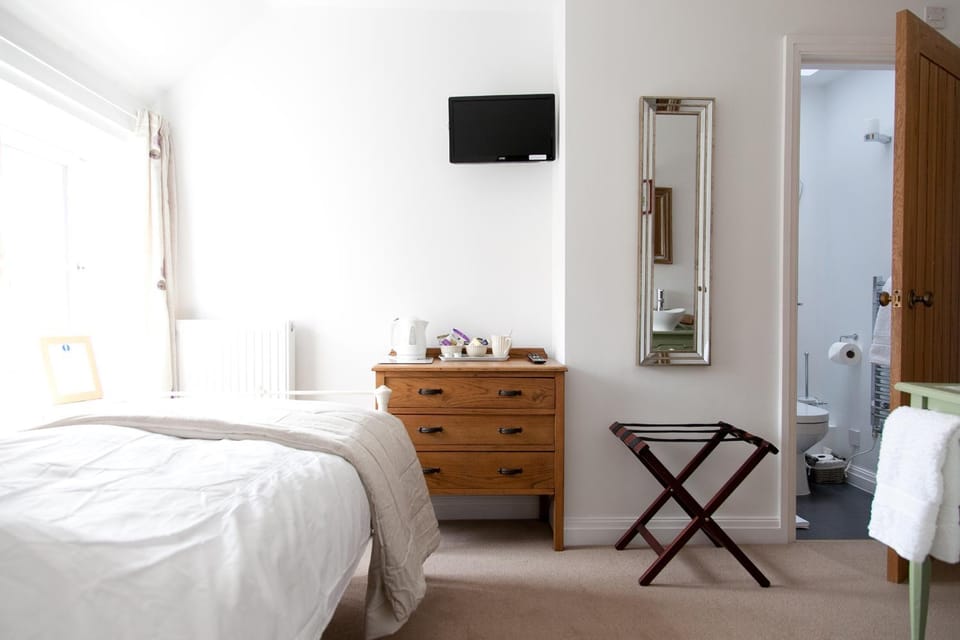 Shower, Bathroom, Bedroom