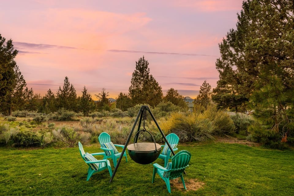 Family-Friendly Dara Oaks Home with Private Hot Tub and BBQ on the Deck home House in Bend