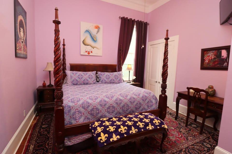 Bed, Seating area, Bedroom