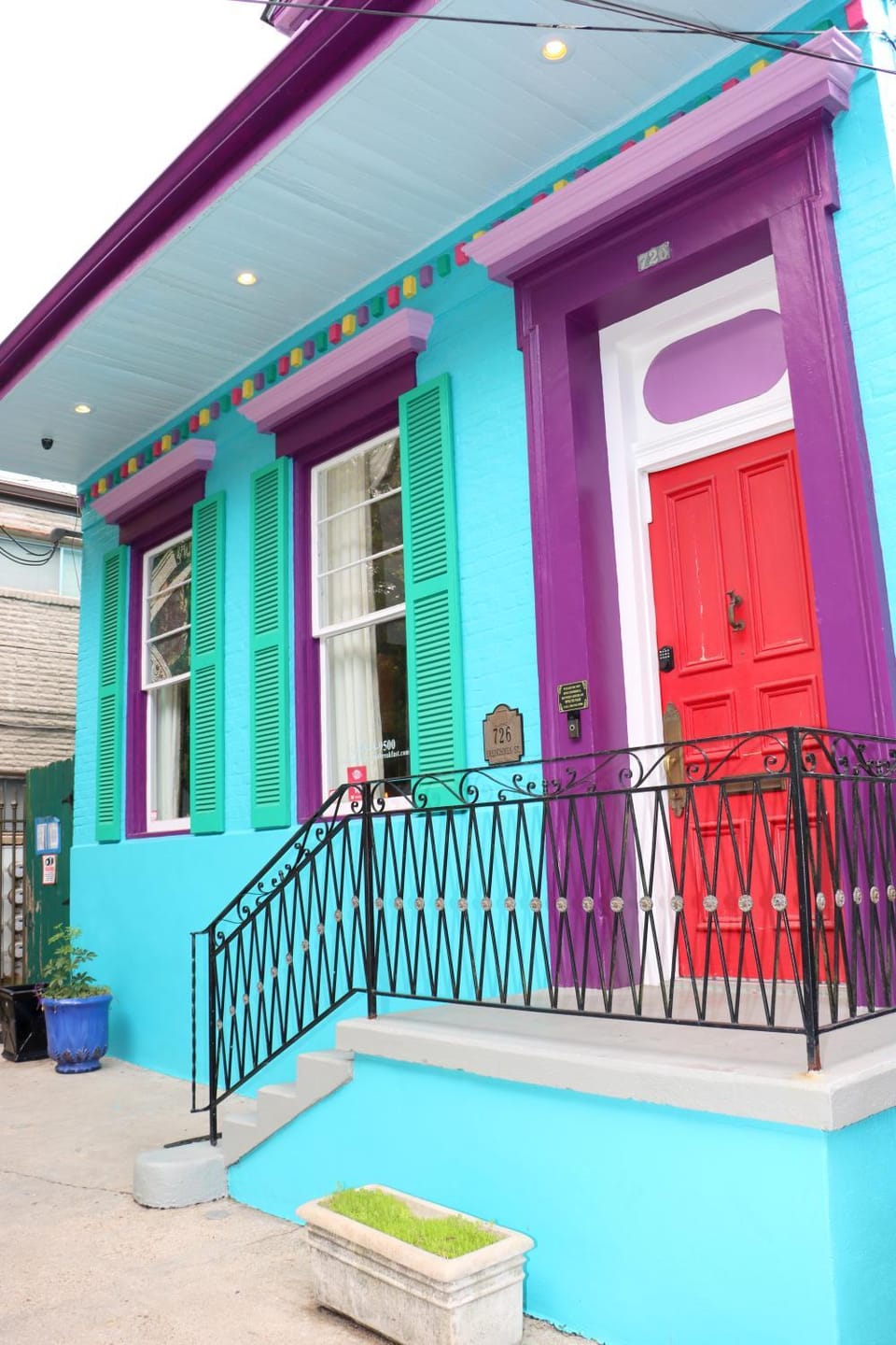 Property building, Facade/entrance, Day, Neighbourhood, Street view