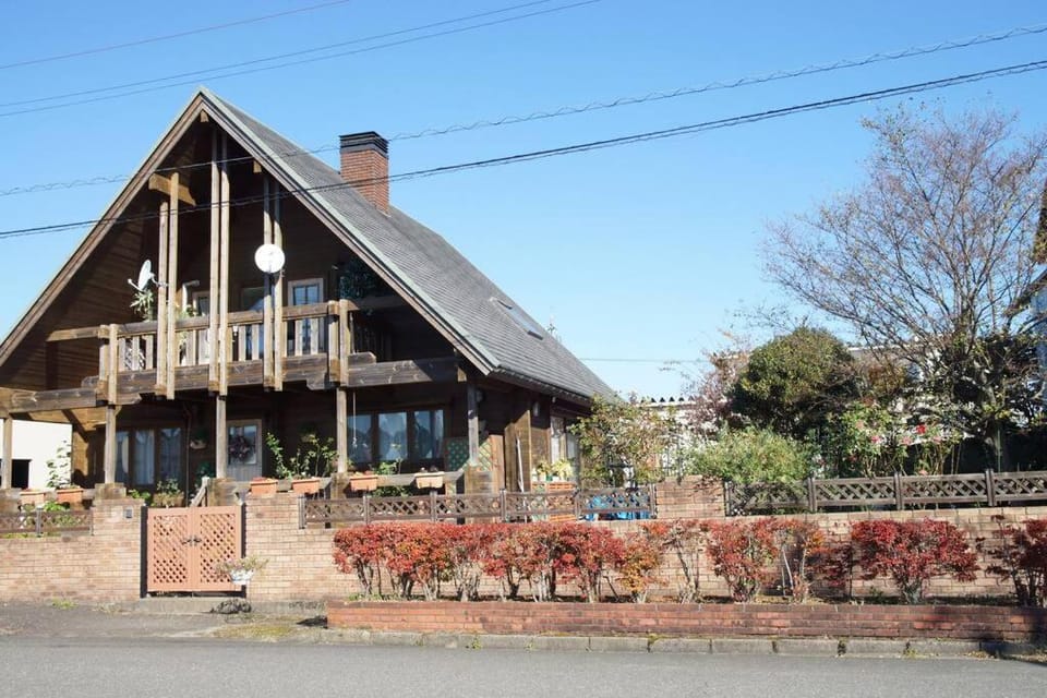 Log house Tomi-chan's house / Private building House in Japan