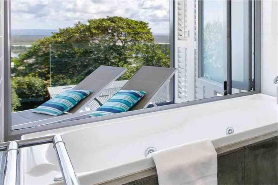 Deluxe Noosa Penthouse with 5-Star Views Apartment in Noosa Heads