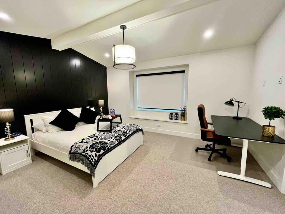 Sparsh Villas - Luxurious & Stylish 2BR PSuite House in British Columbia