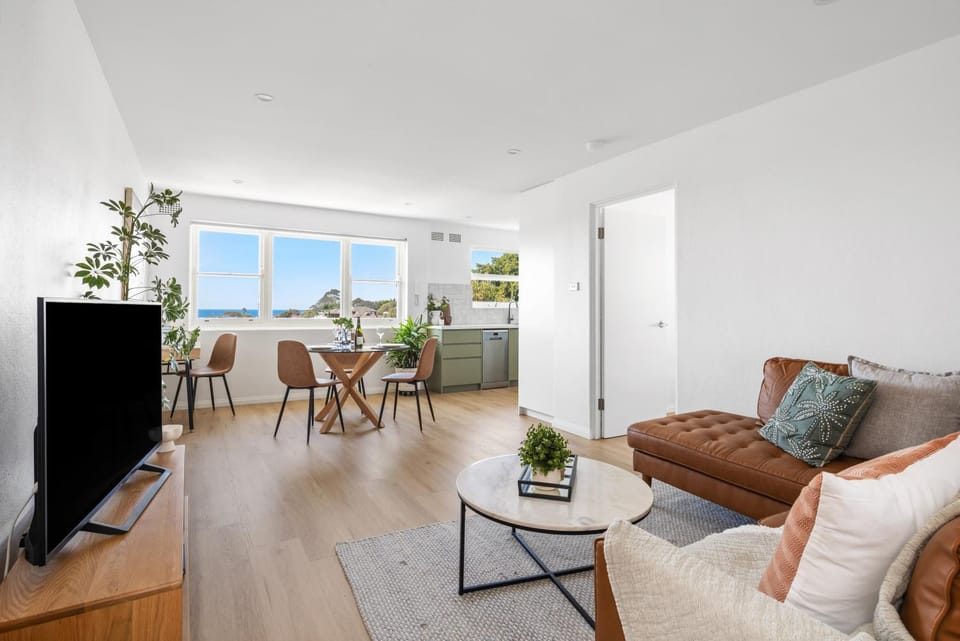 Living room, Dining area, Sea view