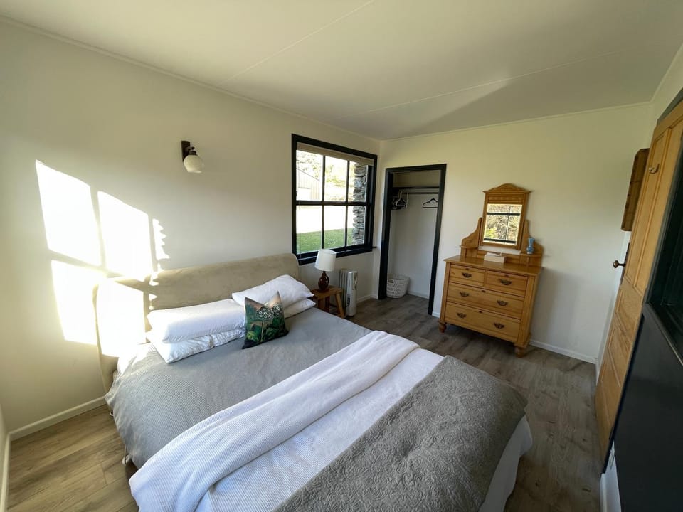 Bedroom, wardrobe