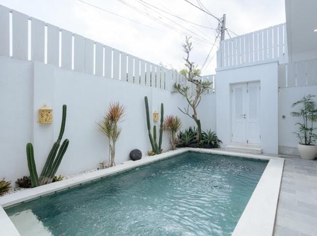 Garden, Swimming pool