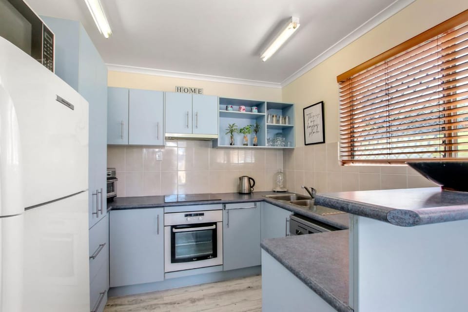 Rosalie Unit 1, 4 Margaret St, Kings Beach House in Kings Beach