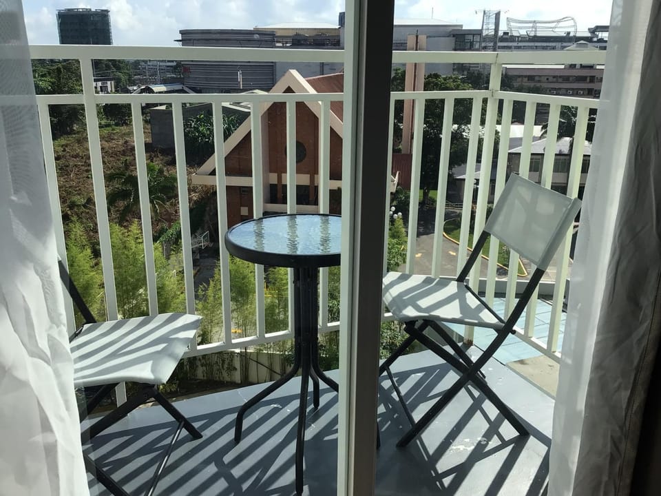 6F Balcony View Studio Mesatierra Garden Residences Apartment in Davao City