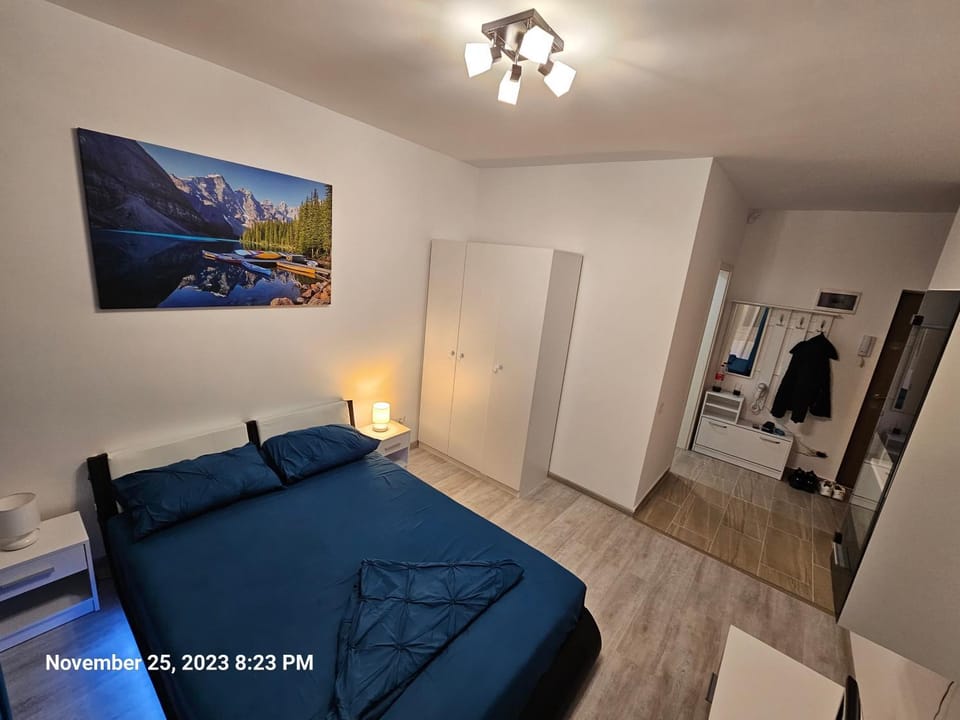 TV and multimedia, Photo of the whole room, Bedroom