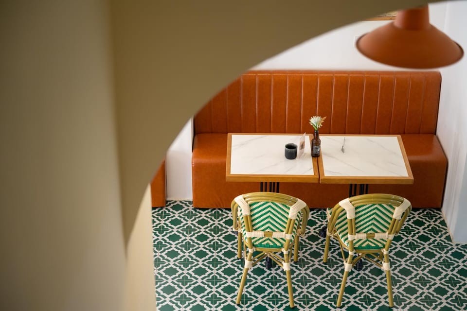 Restaurant/places to eat, Communal lounge/ TV room, Dining area