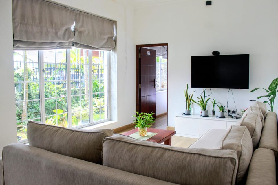 Communal lounge/ TV room, TV and multimedia, Living room, Lobby or reception, Photo of the whole room, Seating area