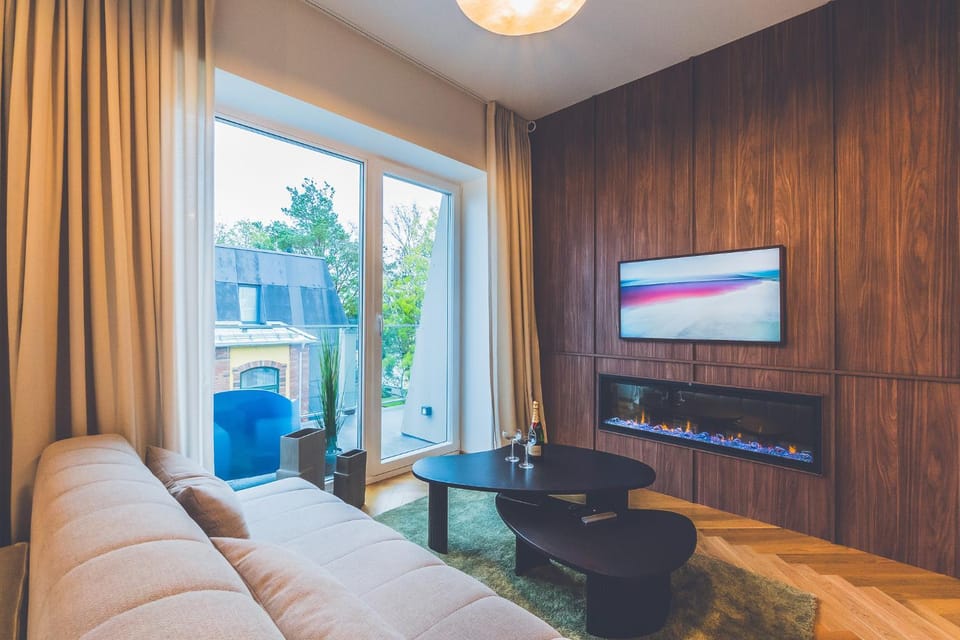 TV and multimedia, Living room, Seating area, Evening entertainment