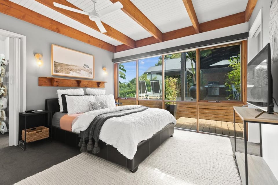 TV and multimedia, Bedroom, fireplace