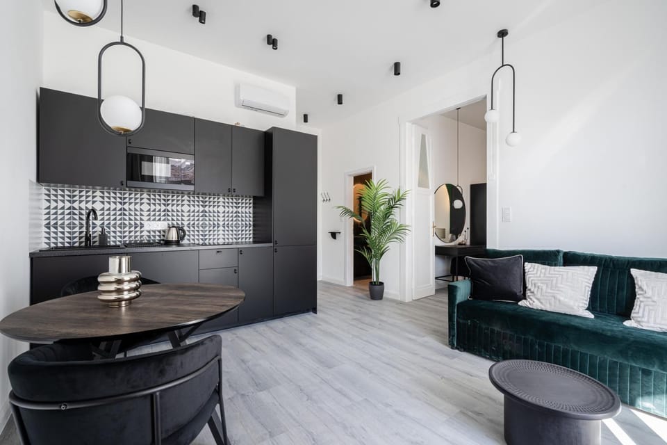 Kitchen or kitchenette, Living room, Seating area, minibar
