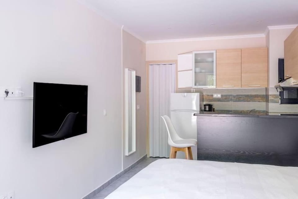 Bed, TV and multimedia, Kitchen or kitchenette