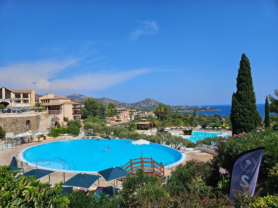 Nid d'Azur à Cap Esterel - Côte d'Azur - VUE MER - Climatisé - Piscines Apartment in Saint-Raphael