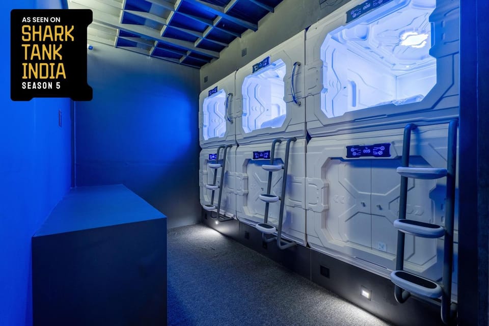 NapTapGo - Japanese Premium POD Hotel - Walk to Noida Electronic City Metro! Wifi, Lounge Capsule hotel in Noida