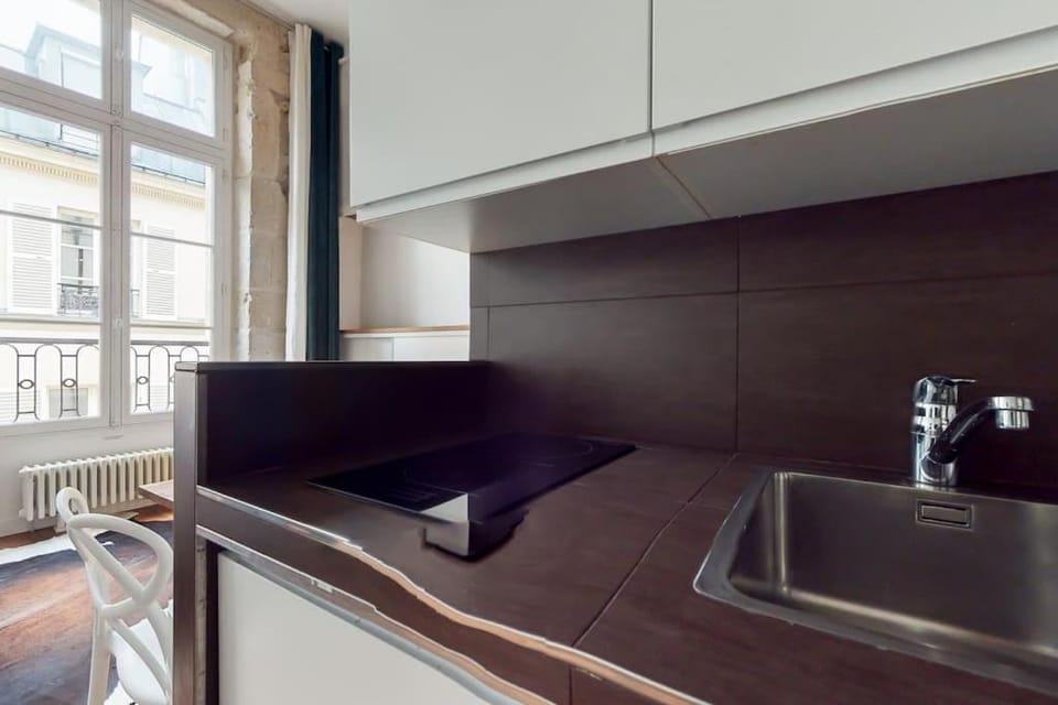 Chez Gustave: CLIM Calm,Saint Paul Marais, 2Guests Apartment in Paris