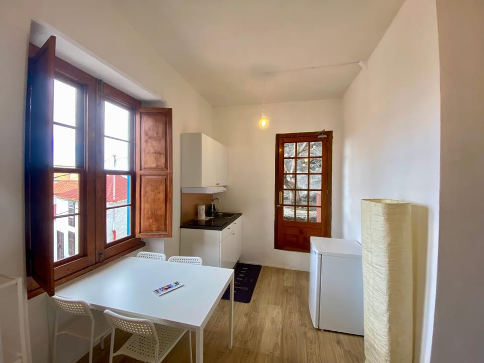 Kitchen or kitchenette, kitchen