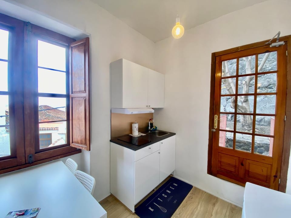 Kitchen or kitchenette, kitchen