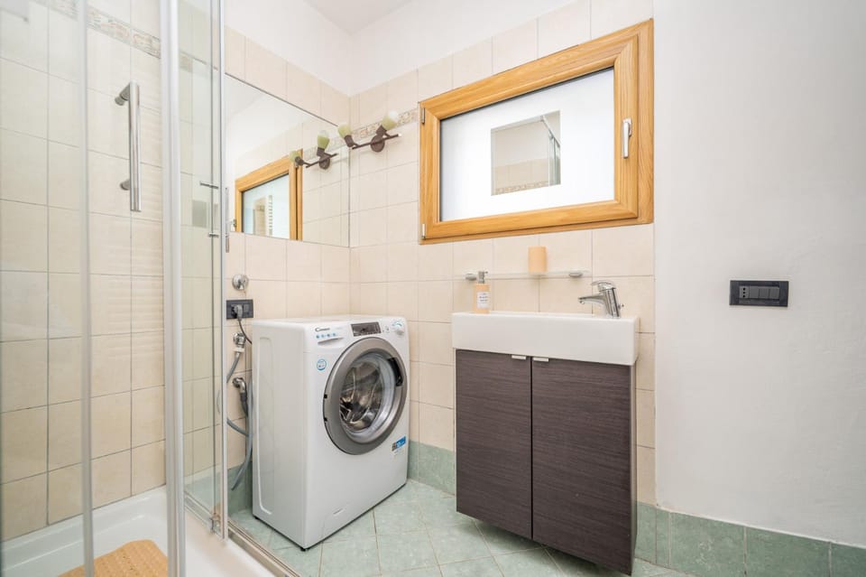 Shower, Bathroom, washing machine