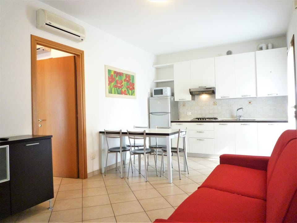 Kitchen or kitchenette, Living room, Dining area, minibar, stove