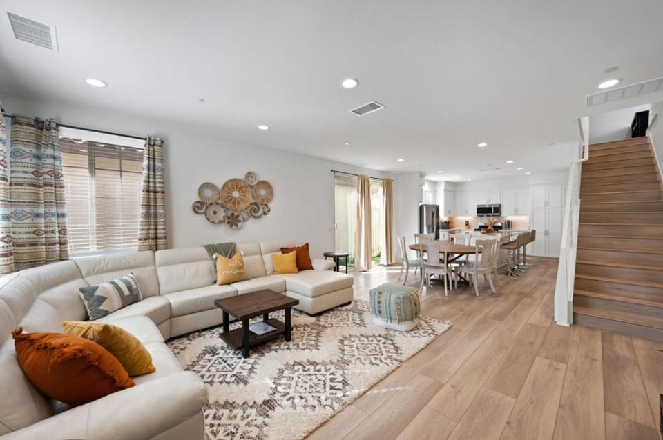 Desert Siesta Game Room Fire Pit EV Charger Dog Friendly House in La Quinta