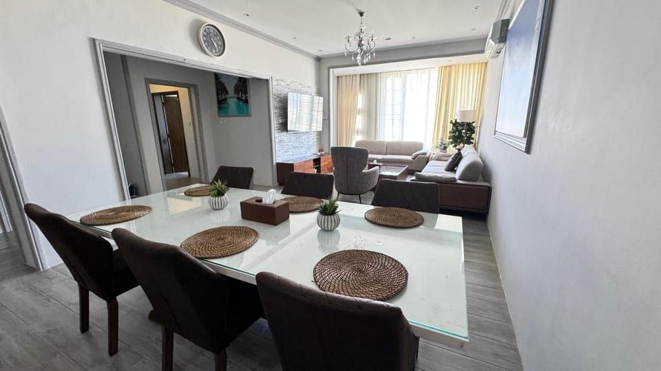 TV and multimedia, Living room, Seating area, Dining area