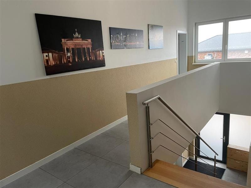 moderne und schicke Unterkunft in Zeestow - jedes Schlafzimmer verfügt über ein eigenes Bad Apartment in Saxony-Anhalt, Germany