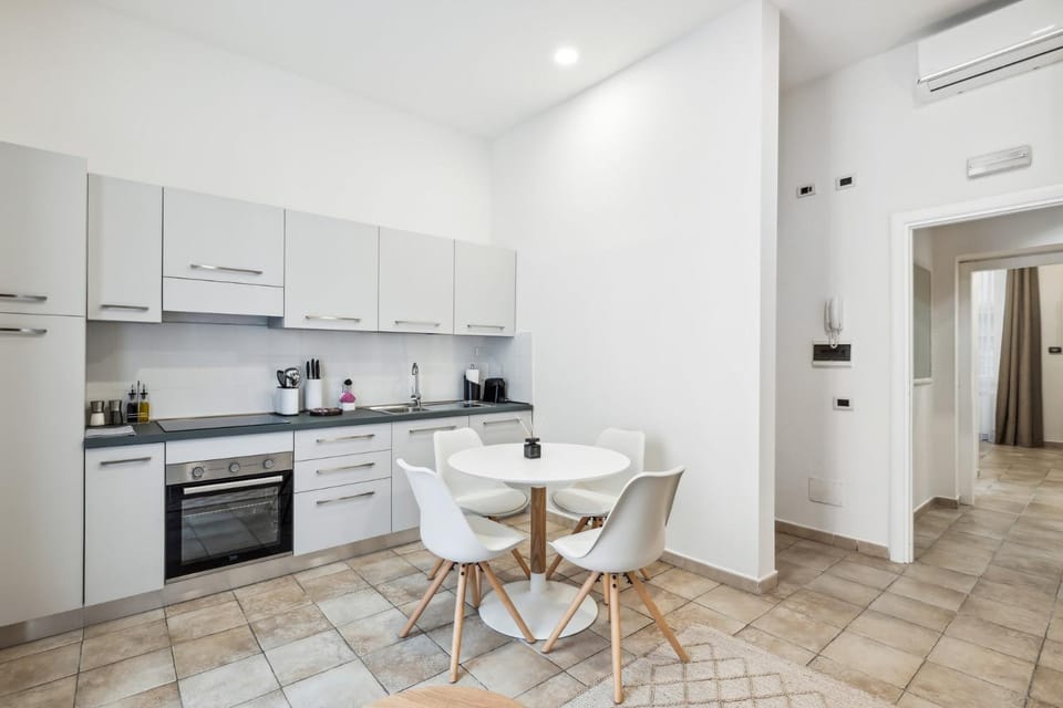 Coffee/tea facilities, Kitchen or kitchenette, Dining area