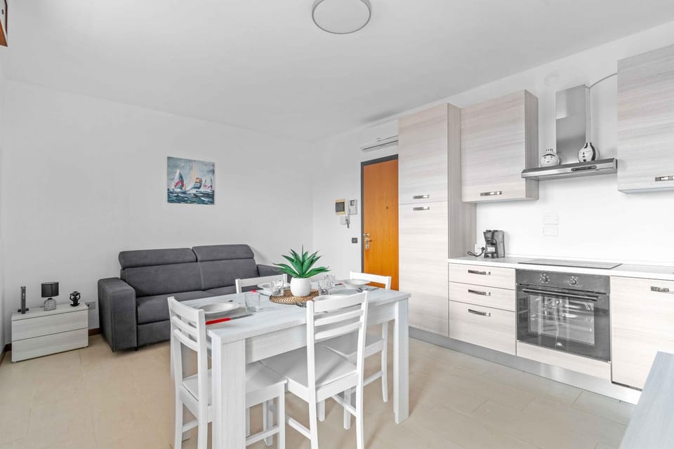 Kitchen or kitchenette, Living room, Dining area, pet friendly, stove