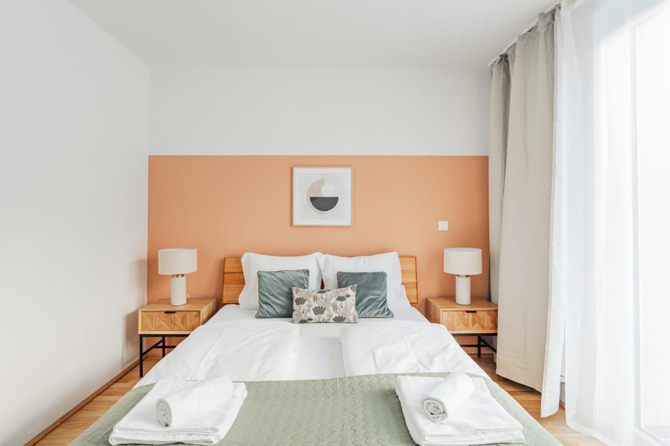Bed, Photo of the whole room, Bedroom, towels