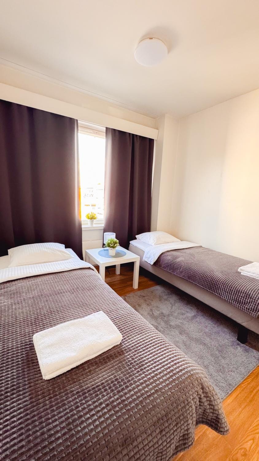 Bed, Bedroom, towels